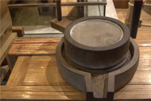 石磨 石磨